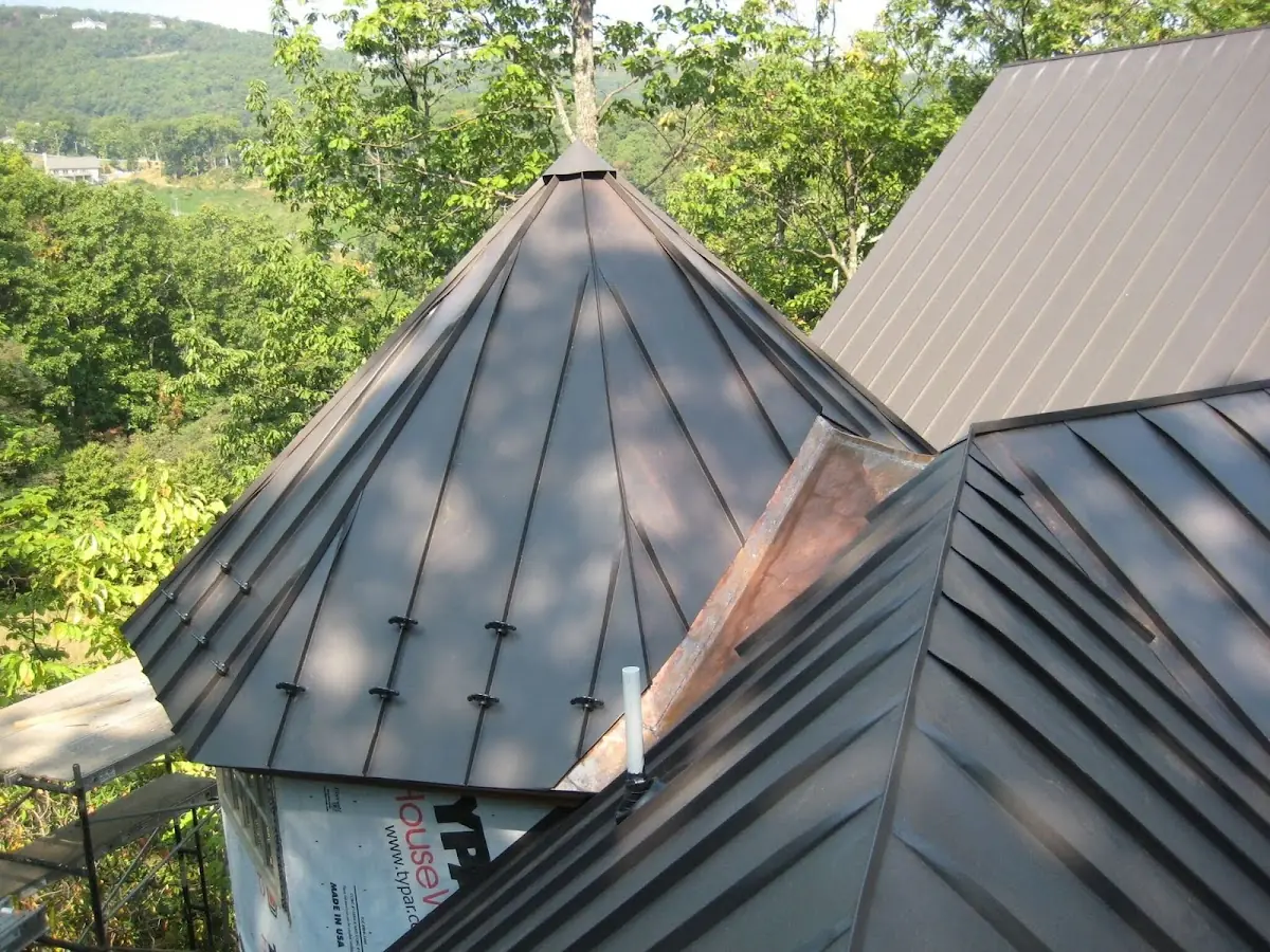 Professional Roof Tarp Installation by Craftsman Roofing in Countryside Woods